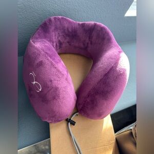 CLŌE Purple Travel Neck Pillow